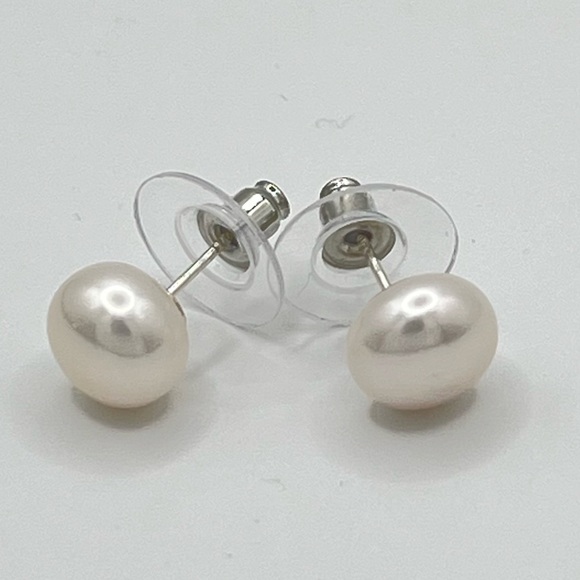 Hand Crafted Jewelry - Freshwater Pearl Stud Earrings in Sterling Silver